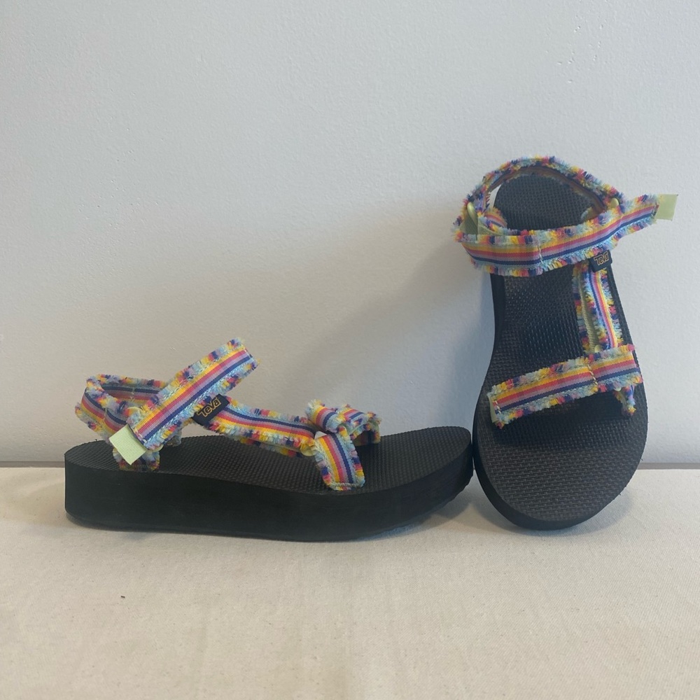 Teva Midform Universal Womens’ Size 6